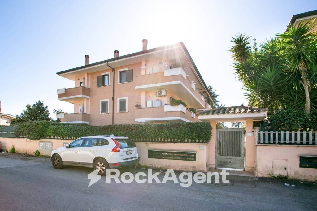 Facciata - Trilocale via Lino Liviabella, 99, Roma - foto 2