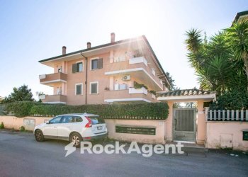 Facciata - Trilocale via Lino Liviabella, 99, Roma - foto 2