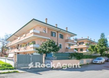 Facciata - Trilocale via Lino Liviabella, 99, Roma - foto 23