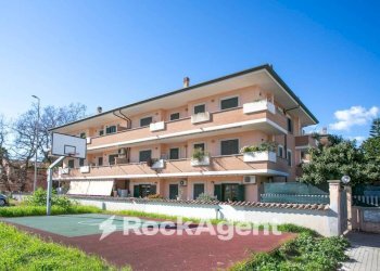 Facciata - Trilocale via Lino Liviabella, 99, Roma - foto 33