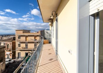Foto 25 - Trilocale via etnea
 
244, Gravina di Catania - foto 25