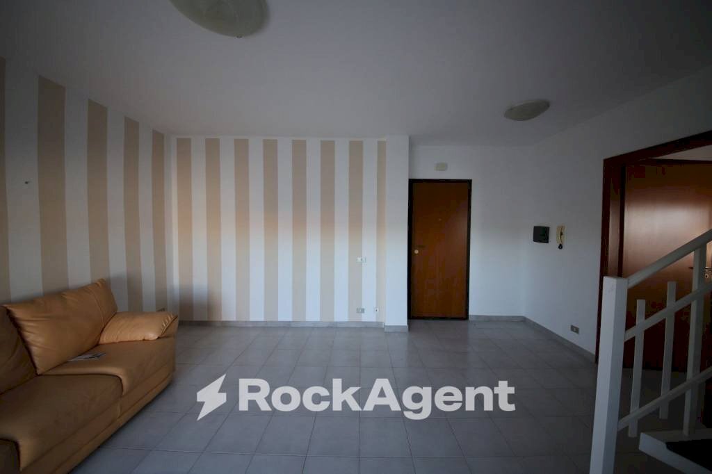 Salone - Quadrilocale piazza Sandro Pertini, 12, Taranto - foto 3