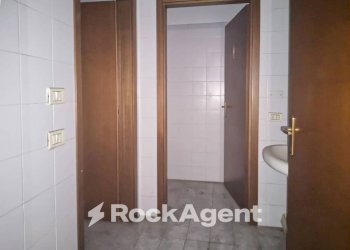 Bagno - Ufficio corso Orbassano, 336, Torino (zona Santa Rita) - foto 15