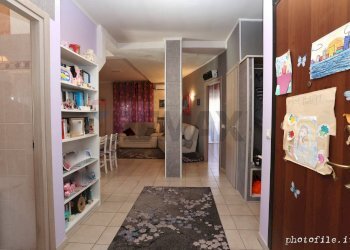 Hall / corridoio - Trilocale Via Torino
 
11, Santena - foto 9