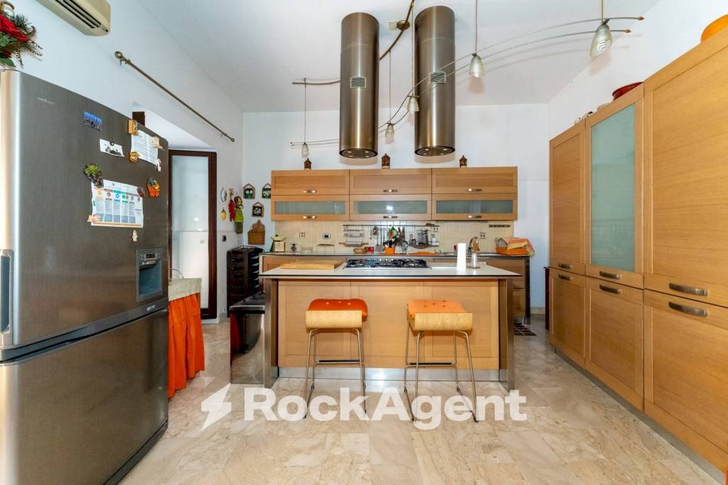 Cucina - Casa indipendente via Santa Barbara, 57, Catania - foto 2