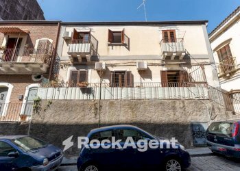 Facciata - Casa indipendente via Santa Barbara, 57, Catania - foto 6