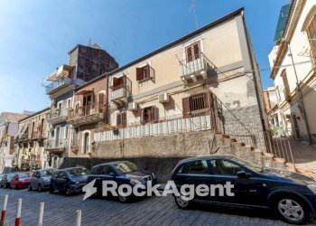 Facciata - Casa indipendente via Santa Barbara, 57, Catania - foto 32