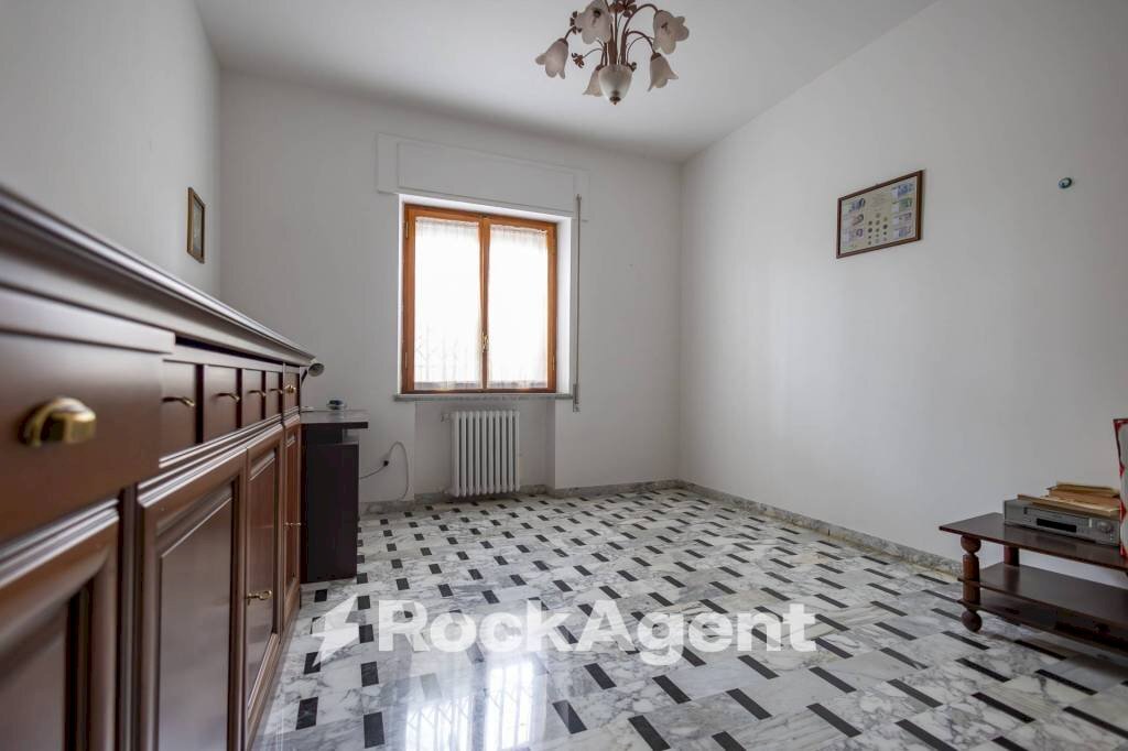 Camera da letto - Trilocale via Nicola Lombardi, 9, Catanzaro - foto 1