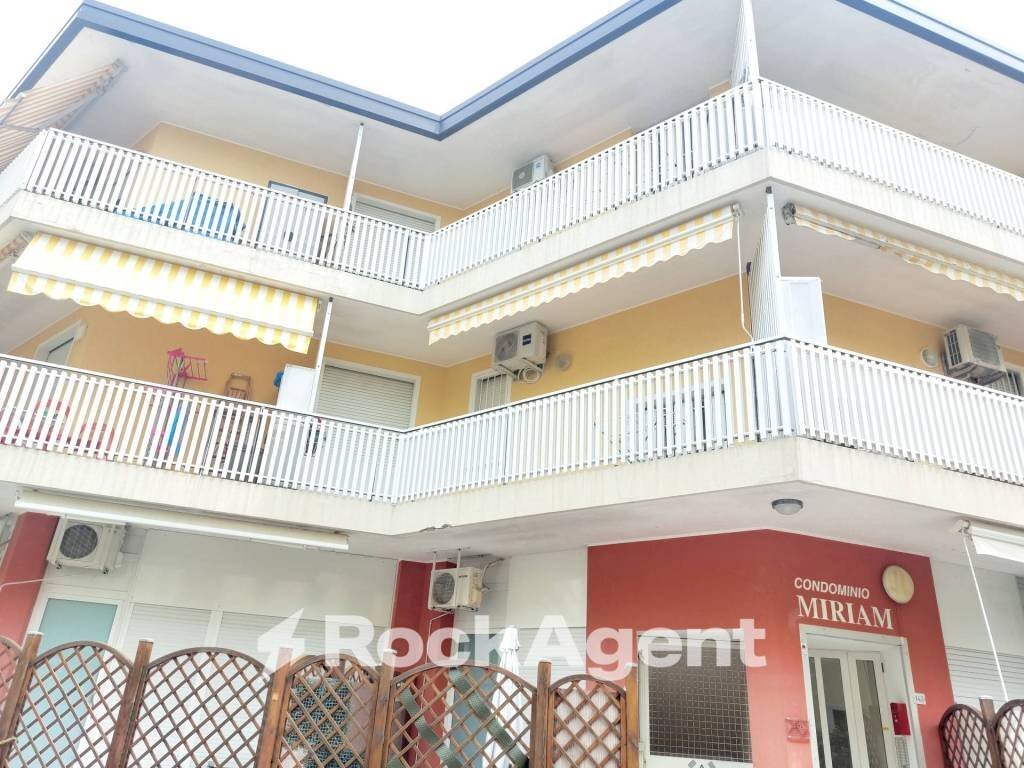 Facciata - Bilocale viale Cormor, 127, San Michele al Tagliamento - foto 2