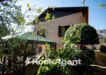 Facciata - Villa viale I Maggio, 75, Fano - foto 20