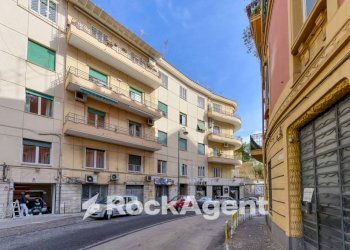 Zona - Four-room apartment via Torquato Tasso, Napoli (neighborhood Vomero) - photo 3