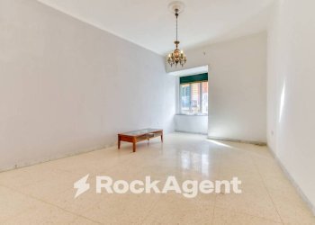 Camera da letto - Four-room apartment via Torquato Tasso, Napoli (neighborhood Vomero) - photo 16