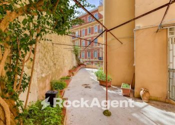 Cortile interno - Four-room apartment via Torquato Tasso, Napoli (neighborhood Vomero) - photo 23