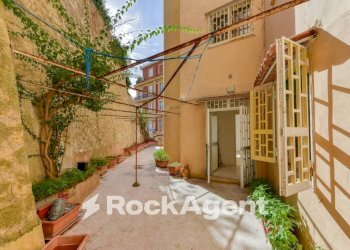 Cortile interno - Four-room apartment via Torquato Tasso, Napoli (neighborhood Vomero) - photo 24