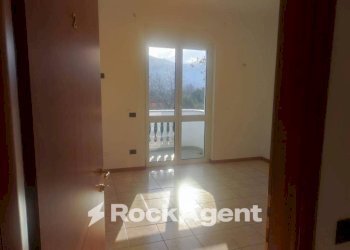 Camera da letto - Quadrilocale via del Villino, Alanno - foto 24