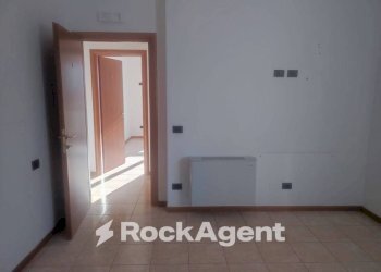 Camera da letto - Quadrilocale via del Villino, Alanno - foto 26