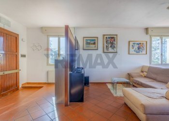 Soggiorno - Appartamento Via Ghiarda
 
20, Reggio nell'Emilia - foto 4