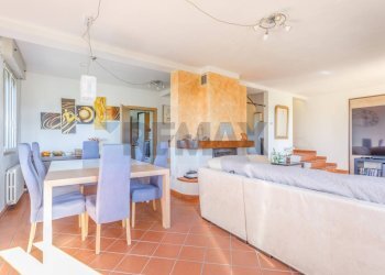Sala da pranzo - Appartamento Via Ghiarda
 
20, Reggio nell'Emilia - foto 6