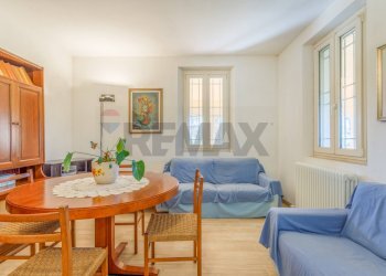 Sala da pranzo - Trilocale Via Ghiarda
 
20, Reggio nell'Emilia - foto 3