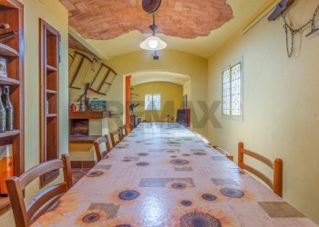 Sala da pranzo - Villa Via Ghiarda
 
20, Reggio nell'Emilia - foto 25