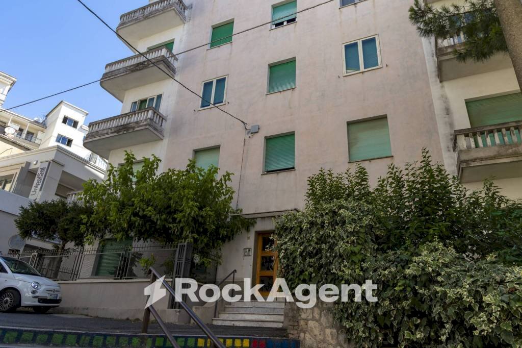 Facciata - Quadrilocale via Silvio Paternostro, 10, Catanzaro - foto 2