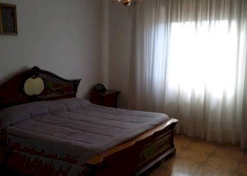 Camera da letto - Villa via Carrara 9, Latina - foto 8