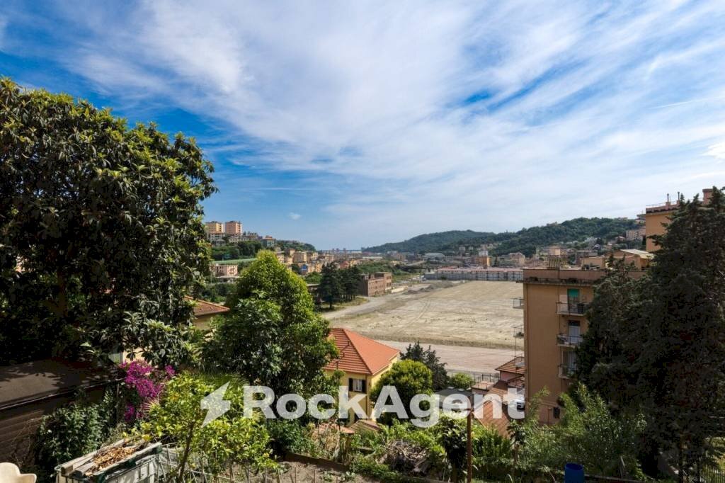 Vista - Quadrilocale via Antonietta Massuccone Mazzini, 20, Genova (zona Bolzaneto) - foto 2
