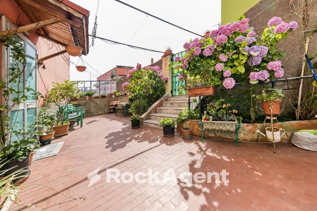 Terrazzo - Quadrilocale via Antonietta Massuccone Mazzini, 20, Genova (zona Bolzaneto) - foto 3