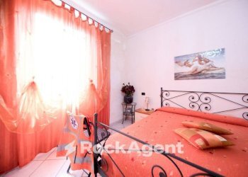 Camera da letto - Quadrilocale via Antonietta Massuccone Mazzini, 20, Genova (zona Bolzaneto) - foto 24