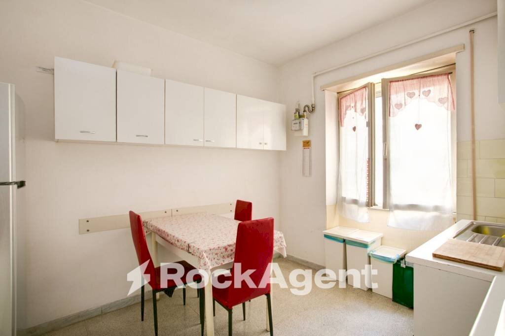 Cucina - Bilocale via Calpurnio Fiamma, 130, Roma - foto 2