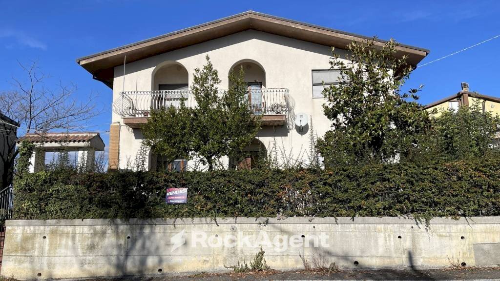 Facciata - Villa contrada Feudo da Sole, 23, Basciano - foto 3