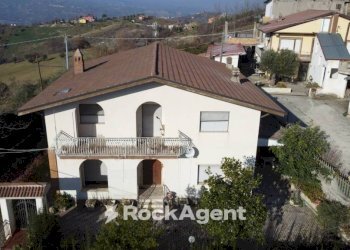 Facciata - Villa contrada Feudo da Sole, 23, Basciano - foto 1