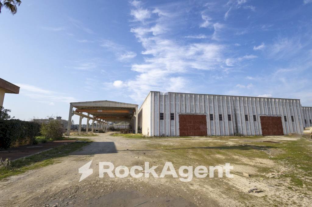 Terreno - Capannone strada Statale 107 Silana Crotonese, Crotone - foto 1