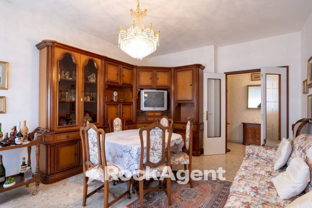 Salone - Trilocale via Marco Mastacchi, 238, Livorno - foto 1