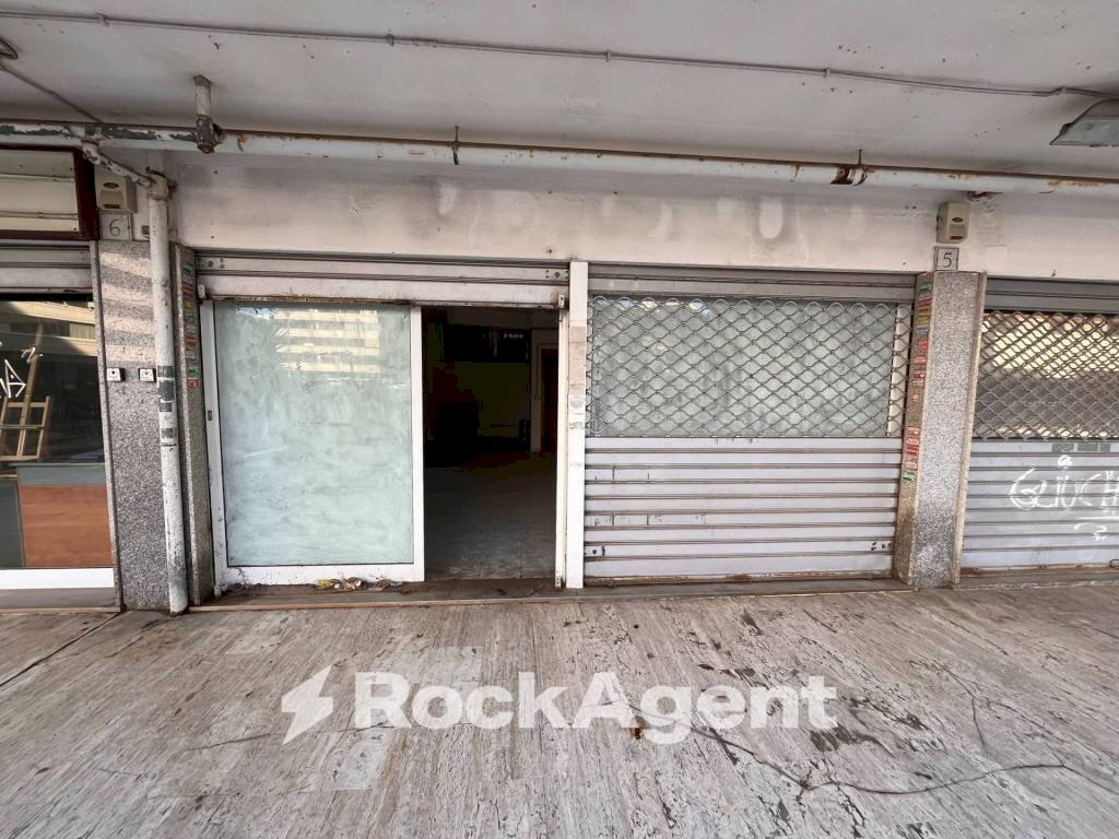 Facciata - Shop largo Virgilio Brocchi, 5, Roma - photo 1