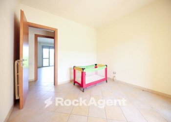 Camera da letto - Bilocale via Tortona, 84, Alessandria - foto 7