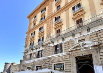 Facciata - Shop via Giuseppe Pisanelli, Napoli - photo 2