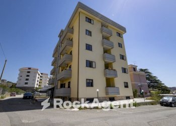 Facciata - Quadrilocale viale Barlaam da Seminara, 36, Catanzaro - foto 2