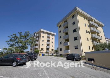 Facciata - Quadrilocale viale Barlaam da Seminara, 36, Catanzaro - foto 4