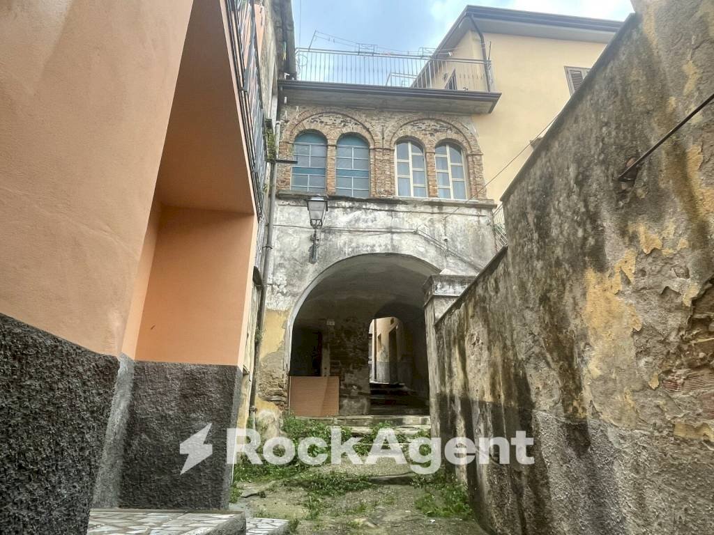 Cortile interno - Trilocale vicolo Caruso, 17, Altavilla Silentina - foto 1