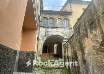 Cortile interno - Trilocale vicolo Caruso, 17, Altavilla Silentina - foto 1
