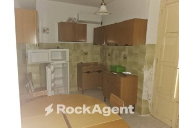 Cucina - Casa indipendente via Poerio, Gioiosa Ionica - foto 5