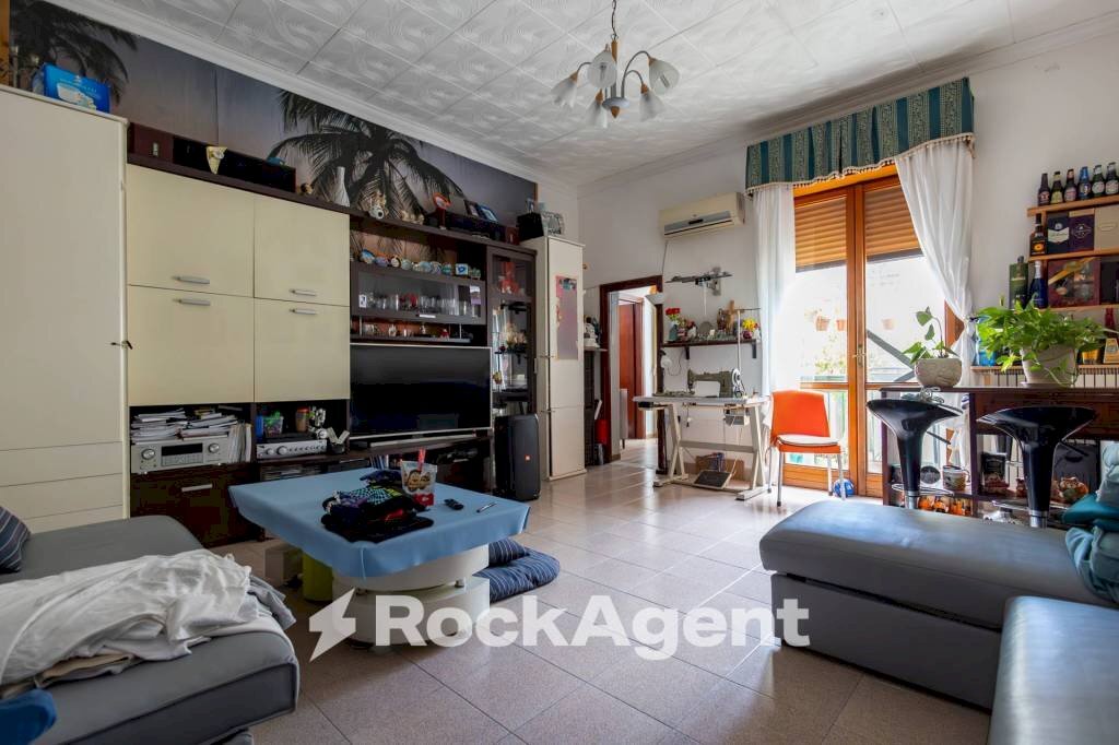 Salone - Trilocale vico III Gradoni Porta Marina, 2, Catanzaro - foto 1