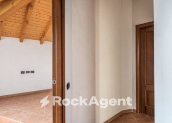 Corridoio - Trilocale Frazione Camolino, Montesegale - foto 13