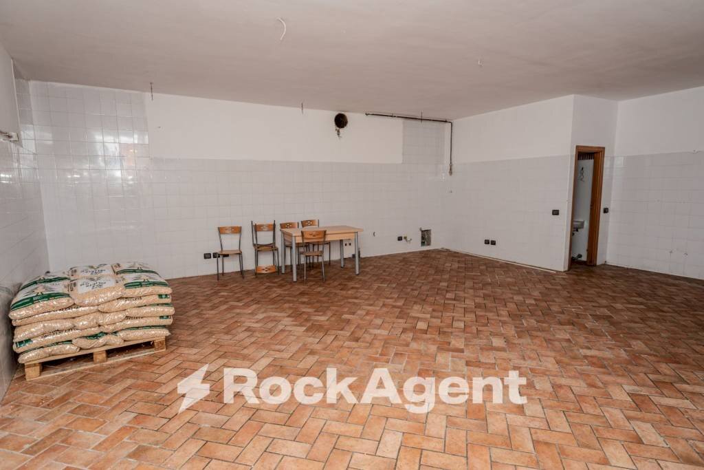 Magazzino - Shop via Del Macello, 30, Viterbo - photo 3