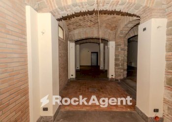 Interno palazzo - Shop via Del Macello, 30, Viterbo - photo 19