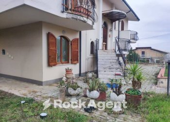 Giardino - Villa via G. D'Annunzio, 4, Catignano - foto 6