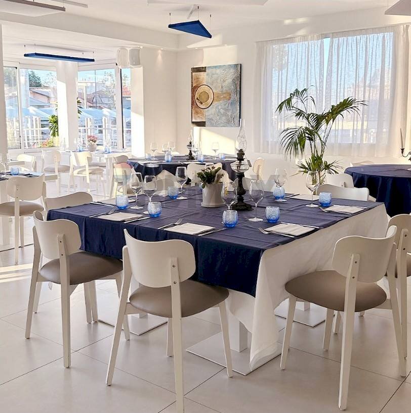 Sala ristorante - Locale Commerciale Via Pinzon
 
22, Bellaria-Igea Marina - foto 1