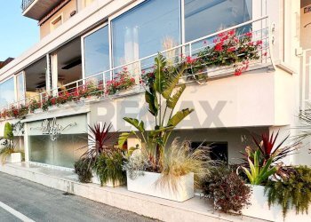 Fronte ristorante - Locale Commerciale Via Pinzon
 
22, Bellaria-Igea Marina - foto 8