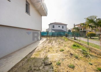 Giardino - Trilocale via Piave
 
23, Busnago - foto 33